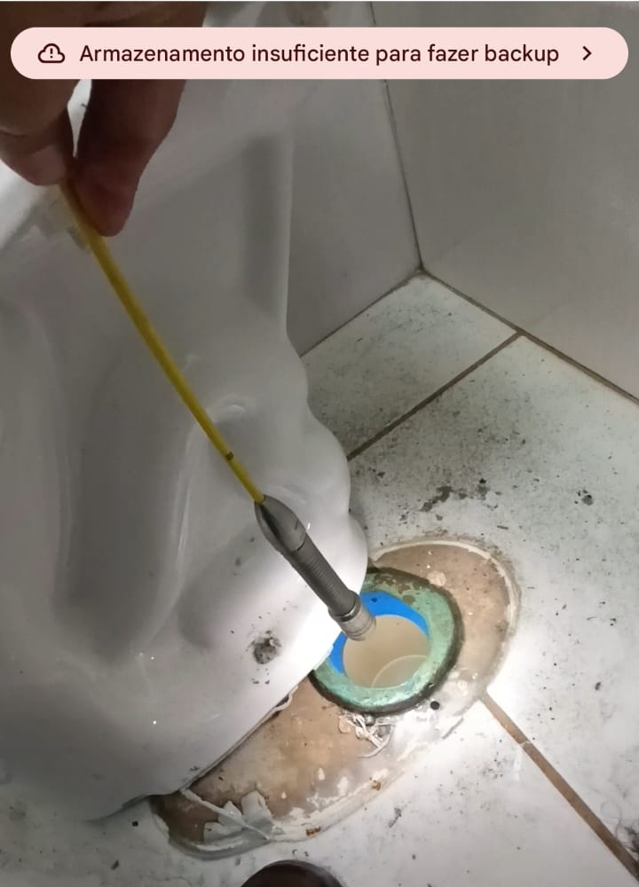 Vídeo inspeção e desobstrução na saída do vaso sanitário